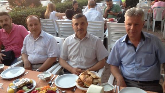  İlçe Milli Eğitim Müdürümüz Sayın Ahmet AY, İlçe Şube Müdürleri ve  Okul Müdürleri ile iftar Yemeğinde bir araya geldi.