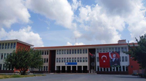 İstanbul Büyükşehir Belediyesinden Okullarımıza Boya ve Tadilat Katkısı
