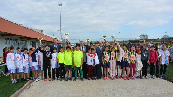 Cumhuriyet Kupası Kros Yarışması´nda Dereceye Giren Öğrencilerimiz Ödüllendirildi
