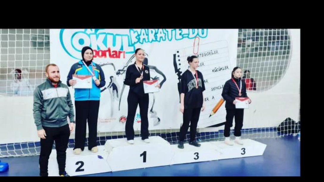MEB Liseler Arası Karate  İstanbul İl Şampiyonasında öğrencilerimiz altın ve bronz madalya kazandılar.
