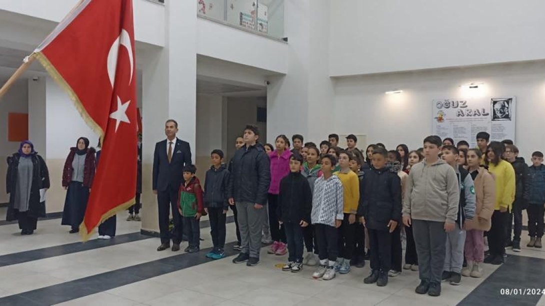 İlçe Milli Eğitim Müdürümüz Zekeriya Artar, Oğuz Aral İlk-Ortaokulu ve Ali Paşa Fethi Erkoç İlk-Ortaokulu'nu ziyaret ederek,  haftanın ilk ders zilini çaldı.