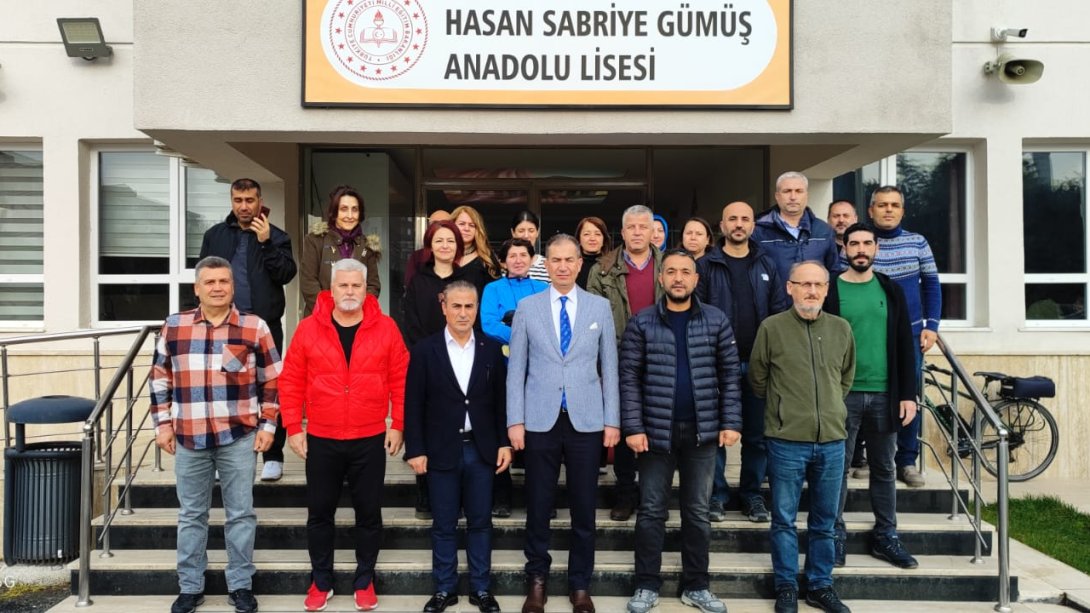 İlçe Milli Eğitim Müdürümüz Zekeriya ARTAR ,Hasan Sabriye Gümüş Anadolu Lisesi'ni ziyaret ederek, haftanın  ilk ders zilini çaldı.