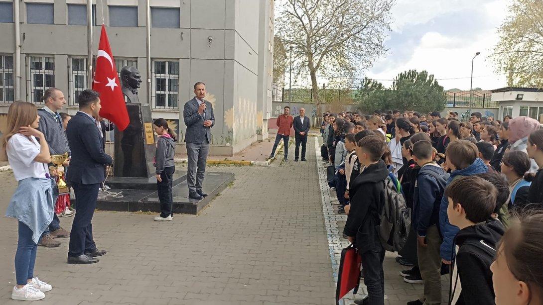 İlçe Milli Eğitim Müdürümüz Zekeriya ARTAR haftanın kapanış törenine Değirmenköy Atatürk Ortaokulu'nda katılım sağladı .