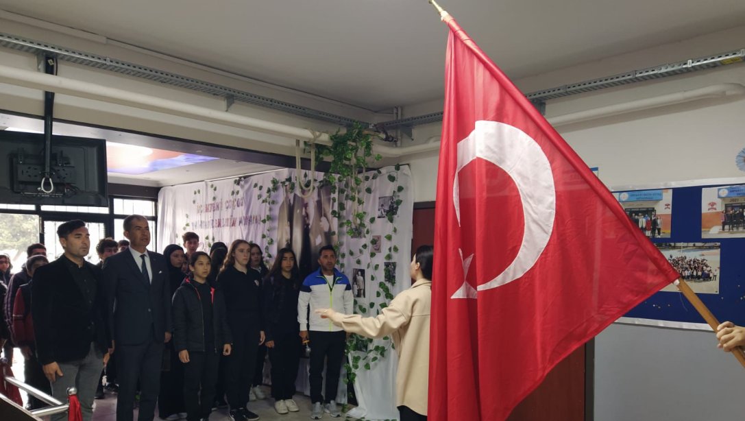 İlçe Milli Eğitim Müdürümüz Zekeriya ARTAR ,Ortaköy Sezin Öztaş Ortaokulu'nu ziyaret ederek, haftanın  ilk ders zilini çaldı. 