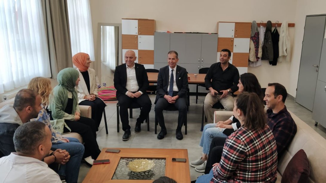 İlçe Milli Eğitim Müdürümüz Zekeriya ARTAR ,Ortaköy Sezin Öztaş İlkokulu'nu ziyaret ederek öğretmen ve idarecilerle görüş alışverişinde bulundu.