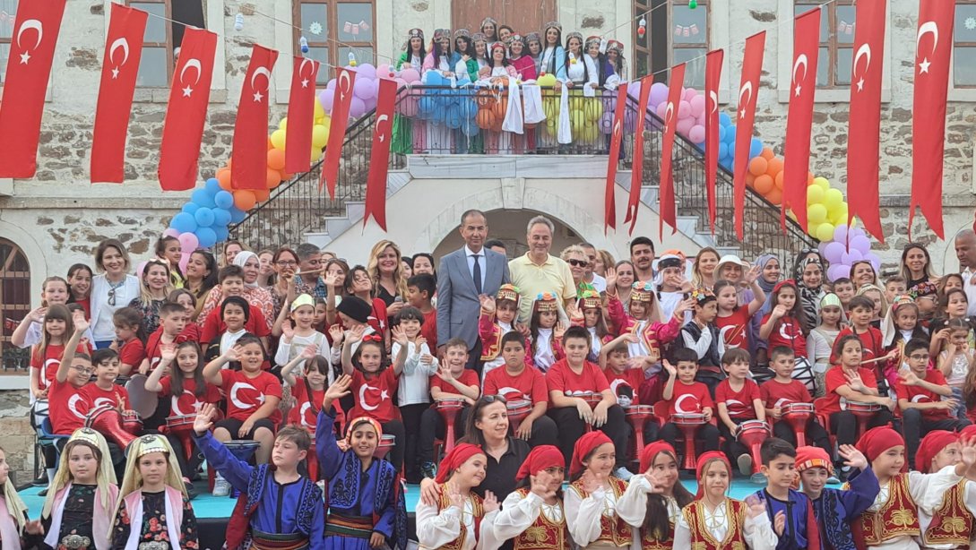 Selimpaşa ilkokulu tarafından düzenlenen 3. Geleneksel Halk Oyunları Şenliği'ne İlçe Milli Eğitim Müdürümüz Zekeriya ARTAR ve Şube Müdürümüz Ümit YILMAZ katılım sağladı.