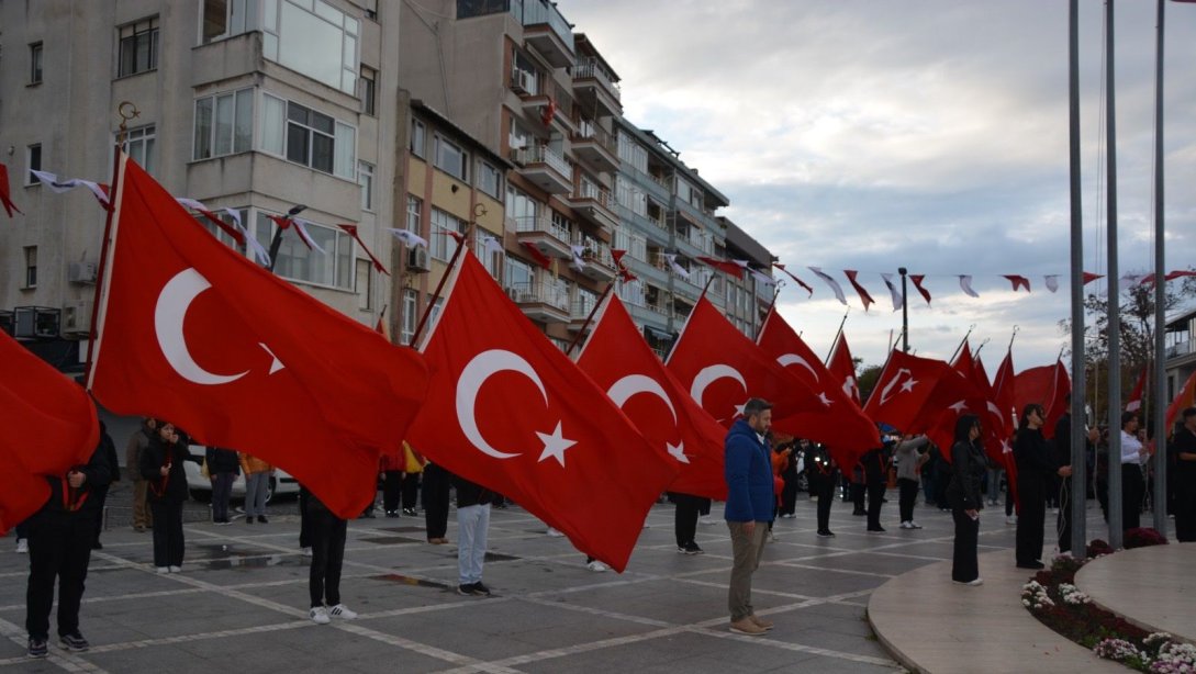 10 Kasım Atatürk'ü Anma Günü çelenk töreni Kaymakamımız Sayın Tolga Toğan'ın teşrifleri ve İlçe Protokolü'nün katılımı ile gerçekleştirildi.